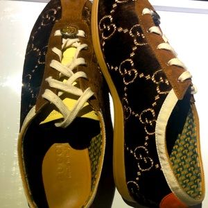 Hi! I was gifted these beautiful shoes but they don’t fit me. Enjoy!